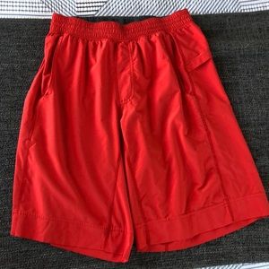 Men’s medium lululemon shorts